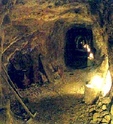 Techatticup Mine в Каньоне Эльдорадо - старейший и самый знаменитый золотой прииск южной Невады, США. Eldorado Canyon Tour. Автотуры на джипах из Лас-Вегаса от туроператора 'Cosmopolitan Travel'