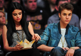Знаменитости на матчах НБА: Джастин Бибер и Селена Гомес (Justin Bieber, Selena Gomez)