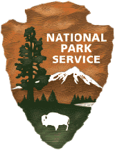 Эмблема Службы Национальных Парков США (National Park Service), руководящей работой Системы Национальных Парков США (US National Park System, NPS)