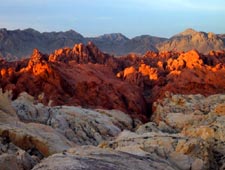 Долина Огня (Valley of Fire), Невада, США. Туры на джипах из Лас-Вегаса от туроператора 'Cosmopolitan Travel'