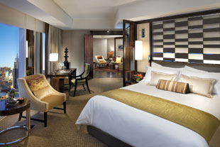 Отель 'Mandarin Oriental Las Vegas' (Мандарин Ориенталь Лас-Вегас) 5*+, штат Невада, США. Номер Junior, Cityscape and Stripview Suite.