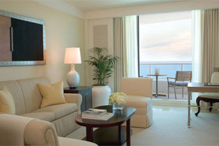 'The Ritz-Carlton Fort Lauderdale' (  -) 5*+,  , .  Ocean front Suite    .