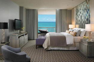  'The St. Regis Bal Harbour Resort' (   ) 5*+, ,  , .  Deluxe Ocean View Room.