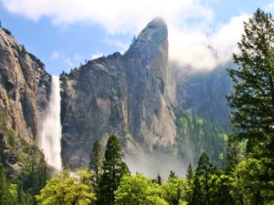 Водопад Брайдалвейл <em>(Bridalveil Fall, 'Фата невесты'), Национальный Парк Йосемите (Yosemite National Park)