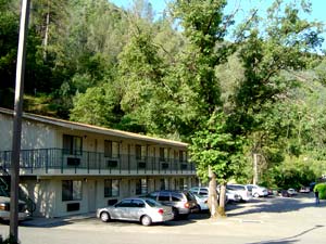 Стандартный экономичный отель (лодж) рядом с Национальным Парком Йосемите (Yosemite)